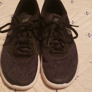 Nike tennis shoes